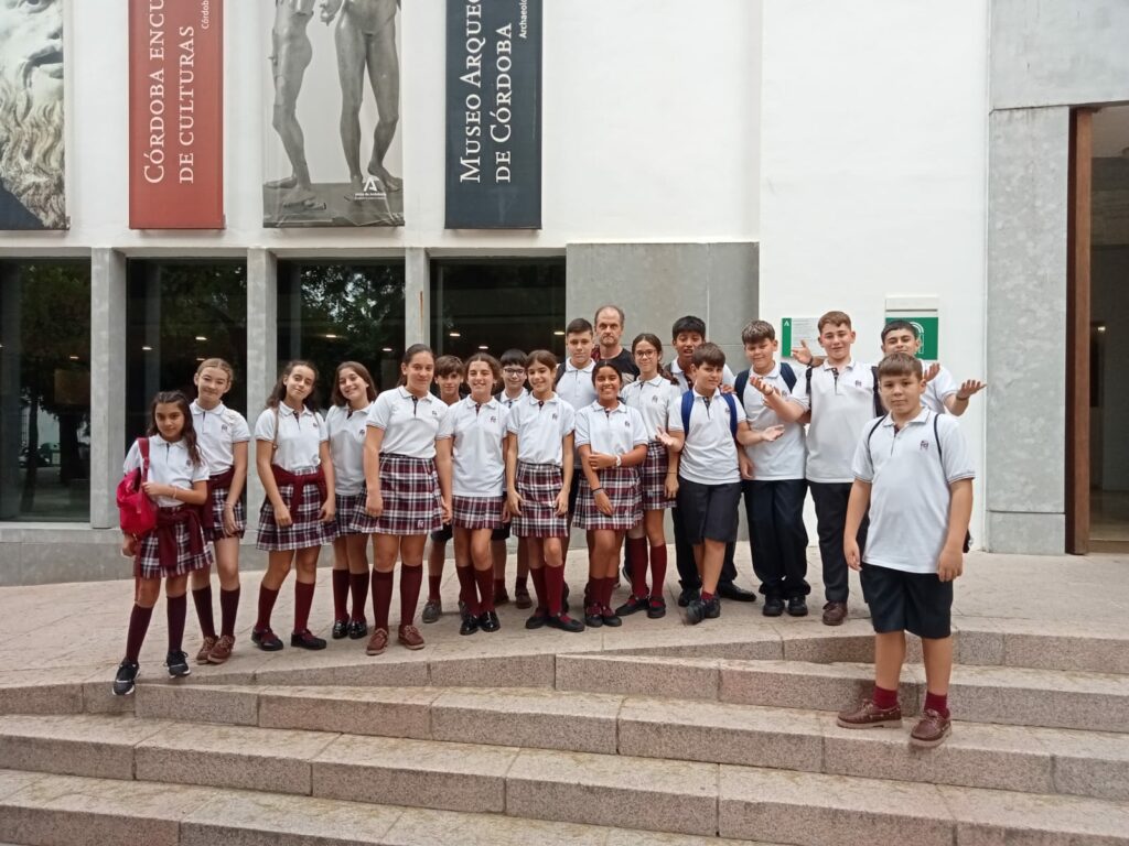 El alumnado de la Fundación Santos Mártires celebra a nuestros patronos con rutas históricas por Córdoba